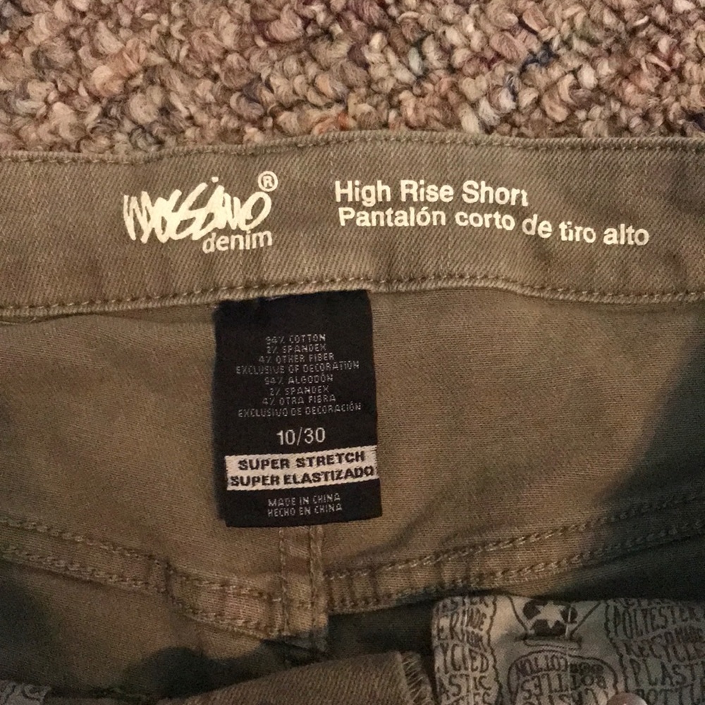 Shorts - Picture 2 of 3